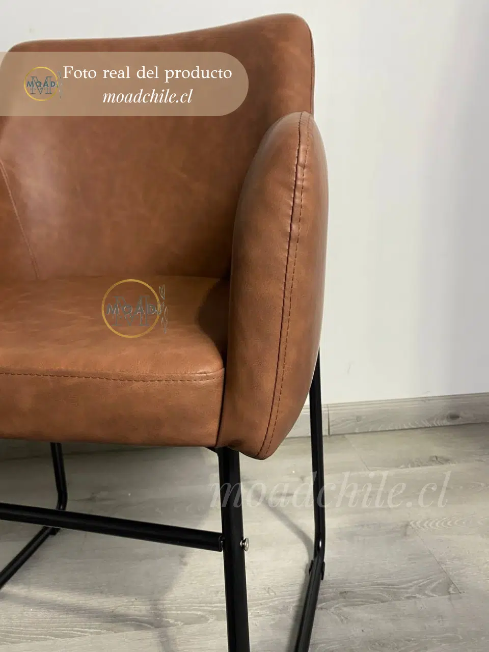 BUTACA ALBANIA ECOCUERO CON PATAS NEGRAS Y ANTEBRAZOS 4 (10)