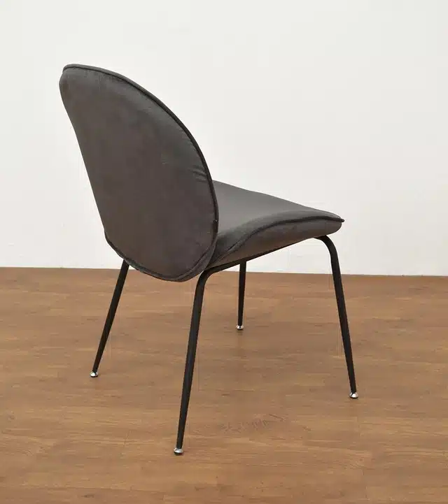 SILLA BEETLE CON PATAS NEGRAS